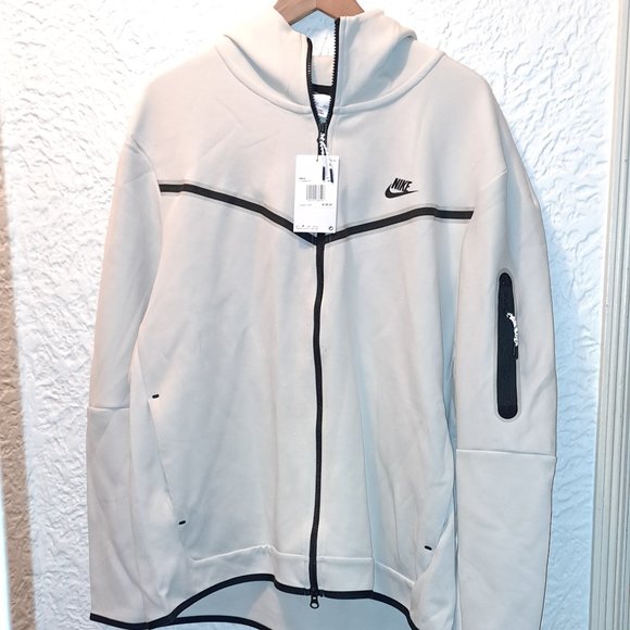 NWT Nike Tech Fleece Hoodie - Picture 2 of 4